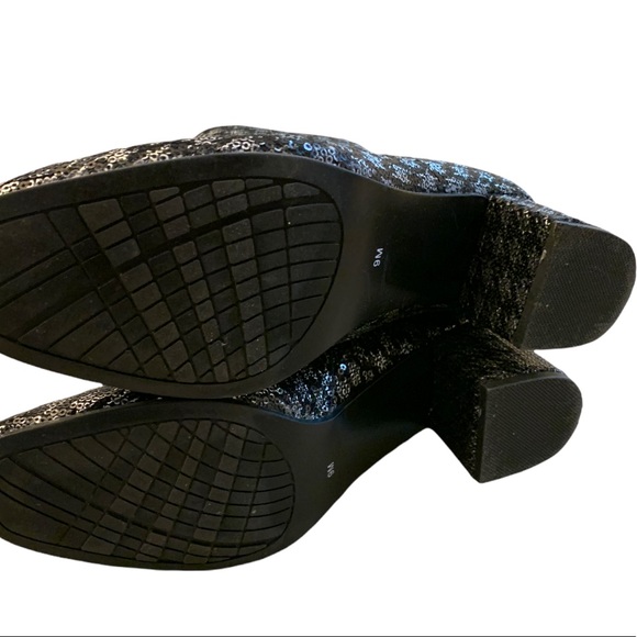 Amelia Grace booties - Picture 9 of 12